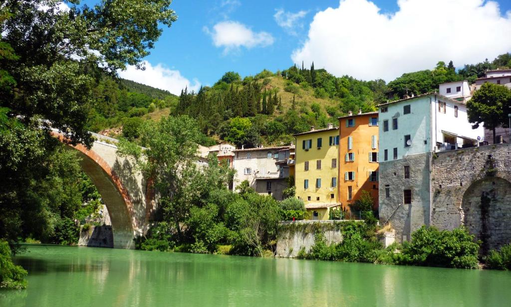 a view of a town with a bridge over a river at Camera con vista in Fossombrone