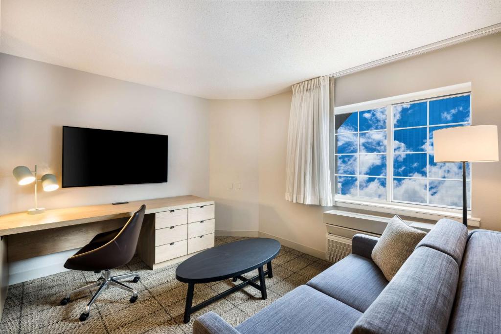 TV a/nebo společenská místnost v ubytování Sonesta Simply Suites Jersey City