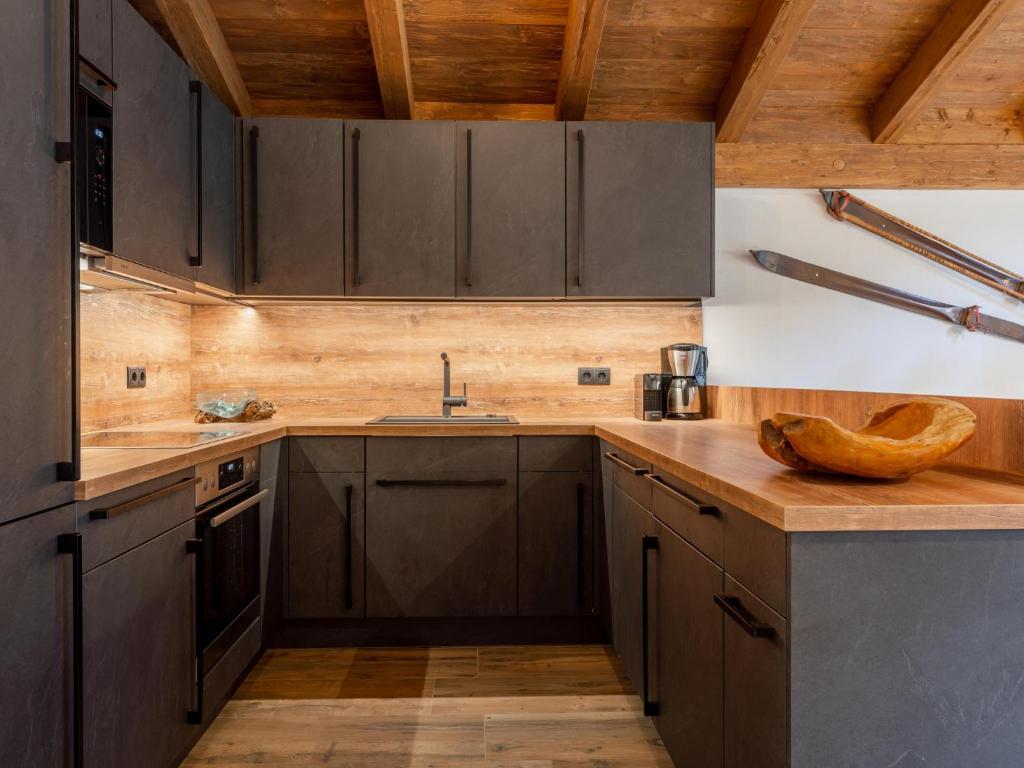 Kuchyňa alebo kuchynka v ubytovaní Pinzgau Lodge 2B