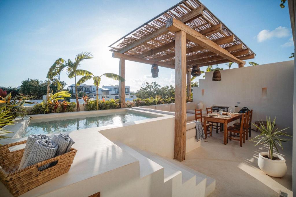 Bazén v ubytování Nãmas Tulum nebo v jeho okolí