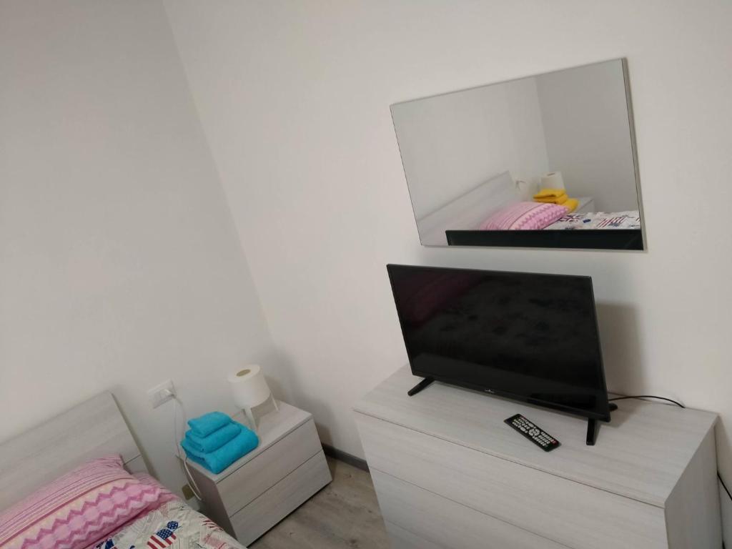 TV a/nebo společenská místnost v ubytování Appartamenti Centro Seriate