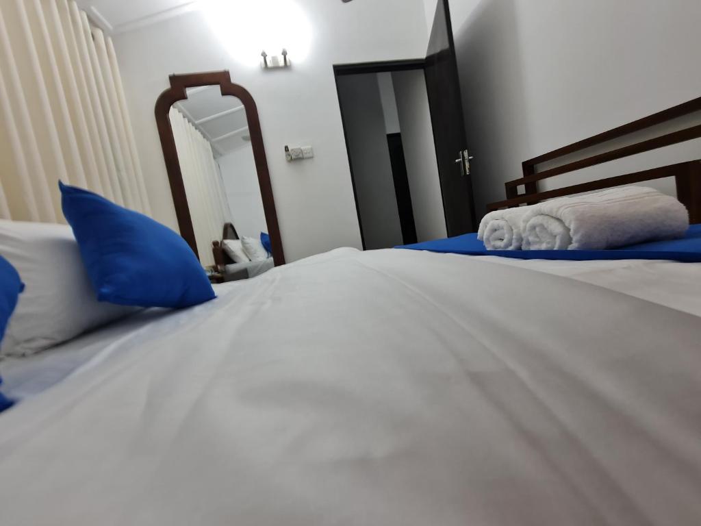Postel nebo postele na pokoji v ubytování Hello Kandy Homestay