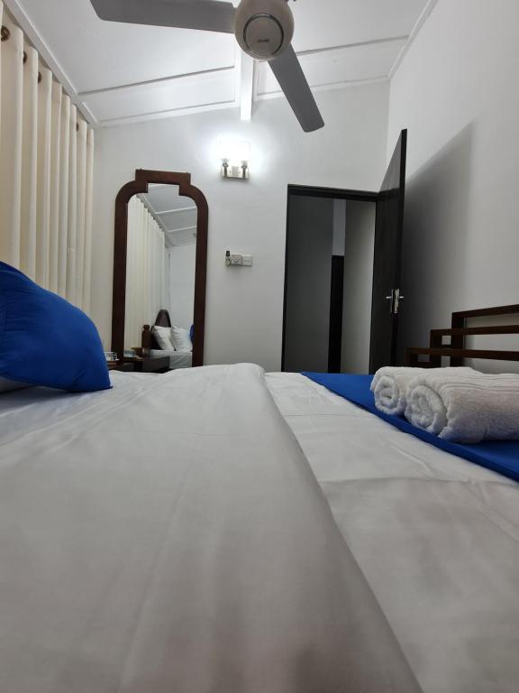 Postel nebo postele na pokoji v ubytování Hello Kandy Homestay