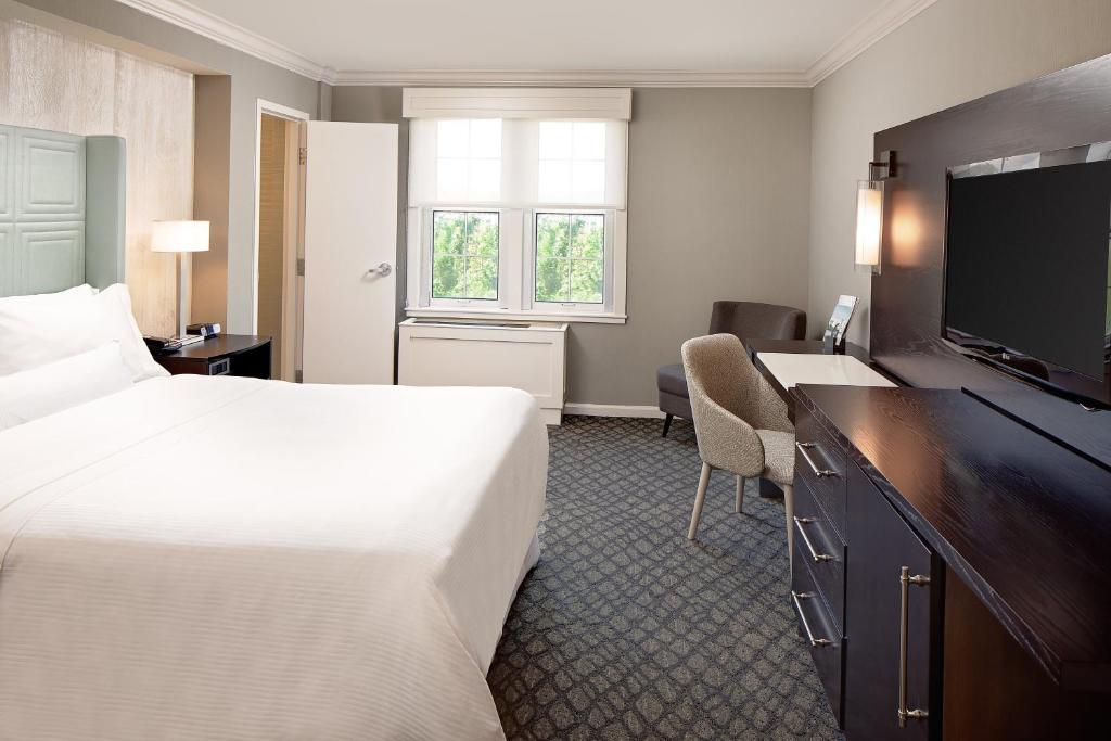 Postel nebo postele na pokoji v ubytování The Westin Governor Morris, Morristown