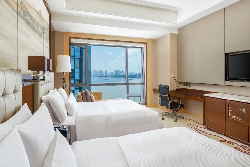 TV a/nebo společenská místnost v ubytování The Westin Wuhan Wuchang