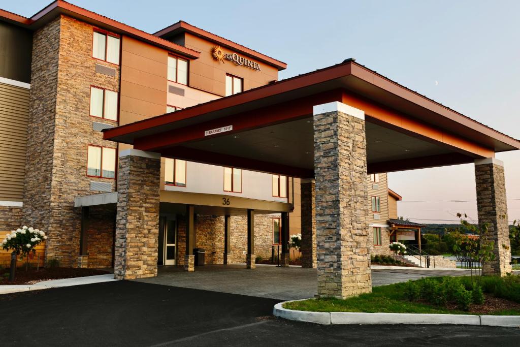 La Quinta Inn & Suites By Wyndham Williston Burlington