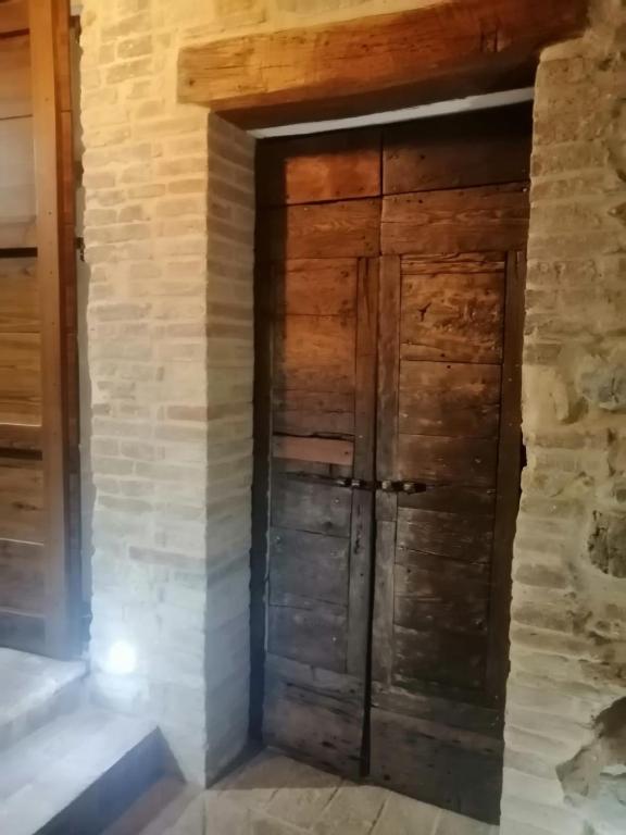 Vecchio Casale Quercetino Stone Room in Historic Tuscan Estate with Pool 2p