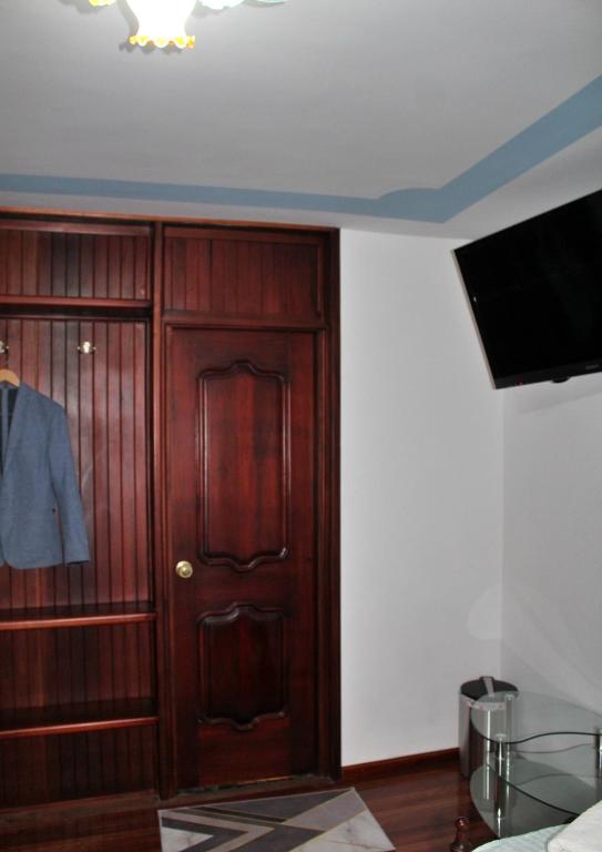 TV a/nebo společenská místnost v ubytování Chaska Hotel