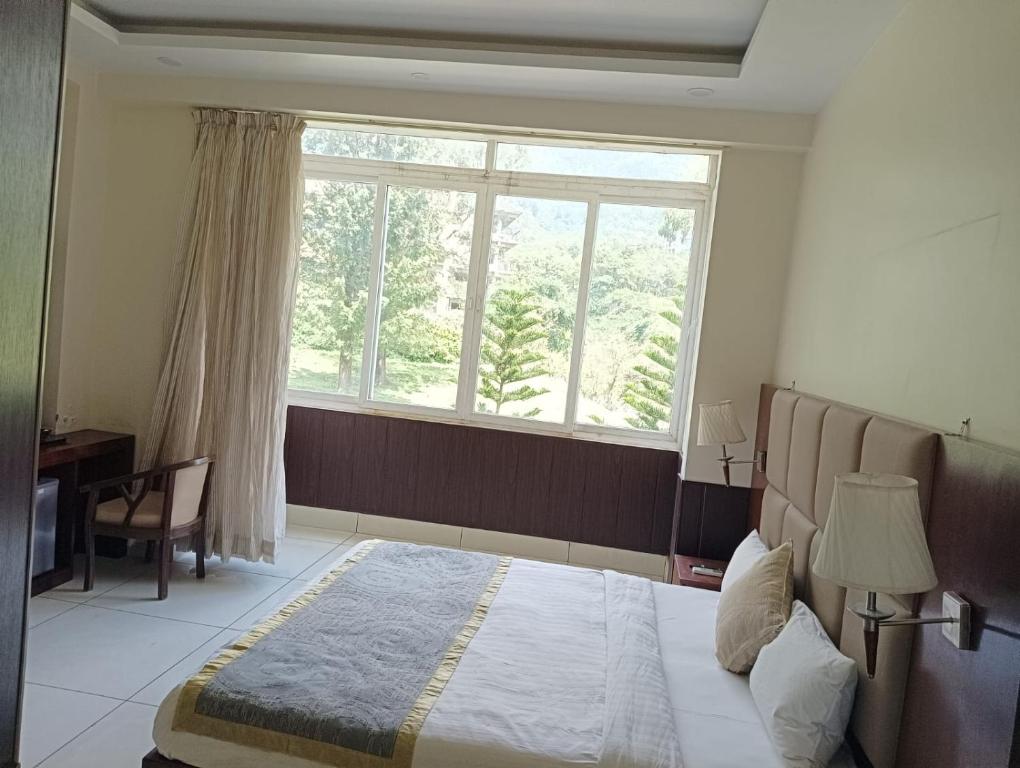 Manuni Inn - Riverside Resort - Deluxe Double Room (2 Adults + 1 Child)