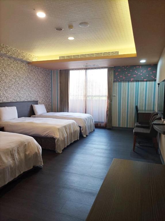 Postel nebo postele na pokoji v ubytování Crystal Hotel