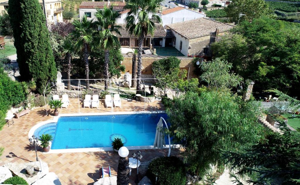 an aerial view of a house with a swimming pool at El Recer in Sant Pau dʼOrdal