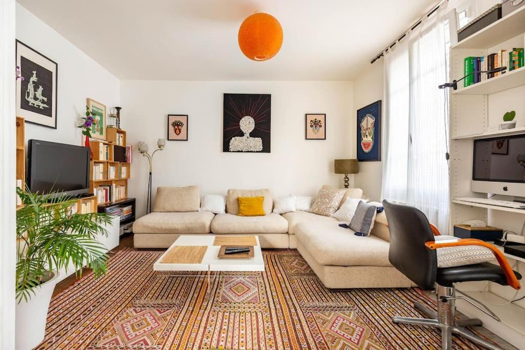 a living room with a couch and a table at Maison confortable avec jardin à 2 pas de Paris in Fontenay-sous-Bois