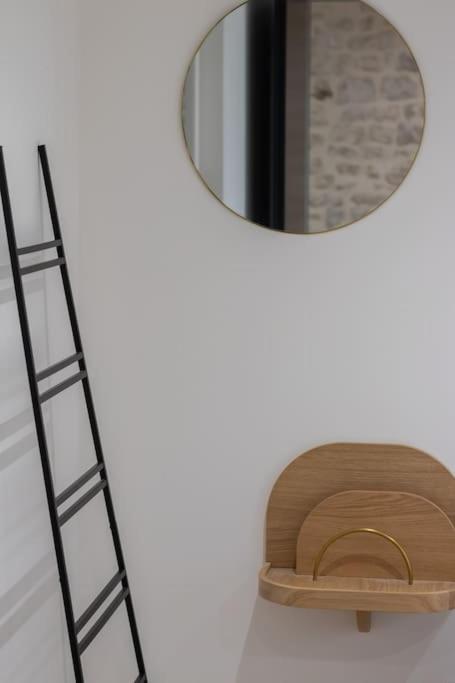a mirror and a ladder next to a stool at L&#39;Écrin De L&#39;Hyper Centre in La Rochelle