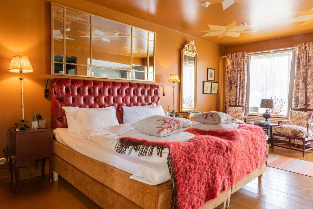 Postel nebo postele na pokoji v ubytování Bomans Hotell i Trosa
