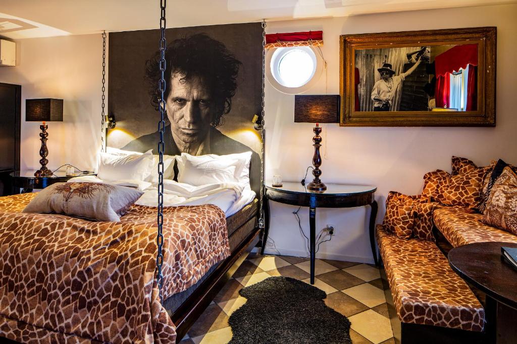 Postel nebo postele na pokoji v ubytování Bomans Hotell i Trosa