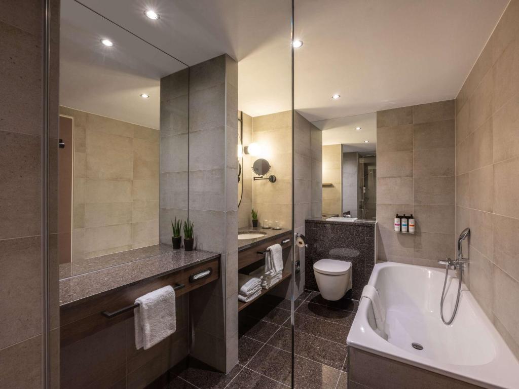 Koupelna v ubytování Pullman Stuttgart Fontana