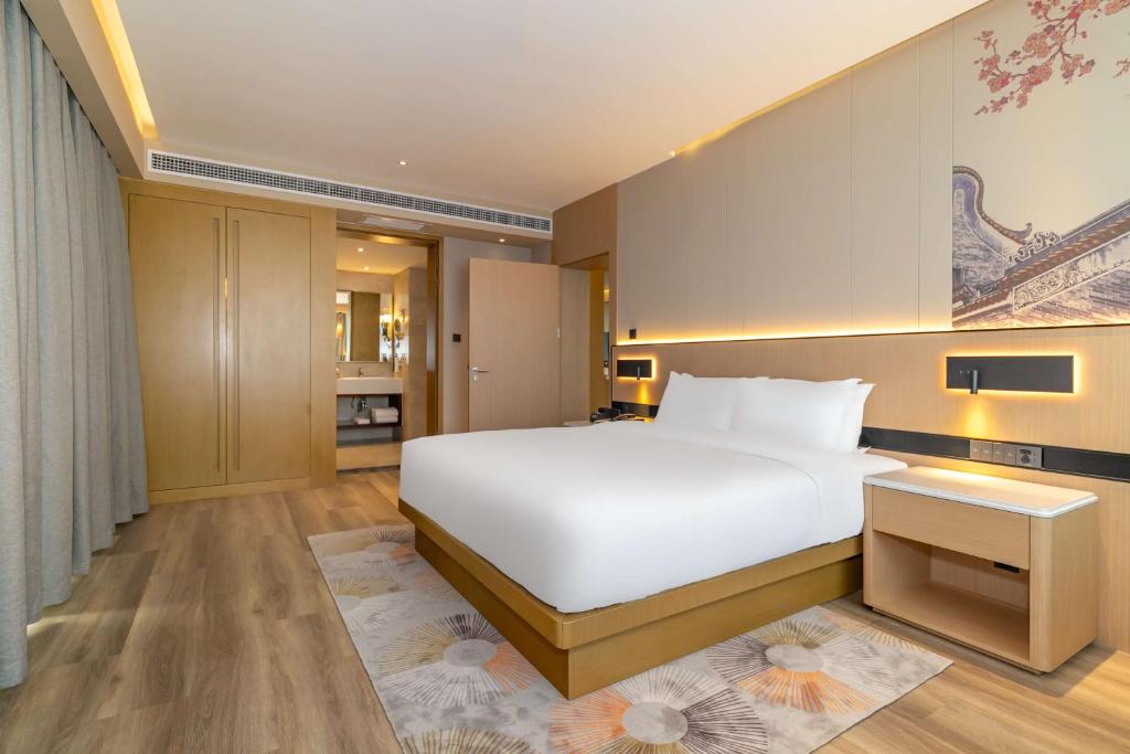 Hilton Garden Inn Foshan - One-Bedroom Deluxe King Suite