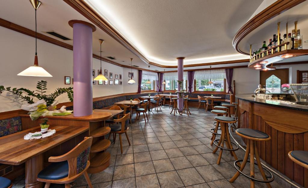Reštaurácia alebo iné gastronomické zariadenie v ubytovaní Hotel Pfandleralm