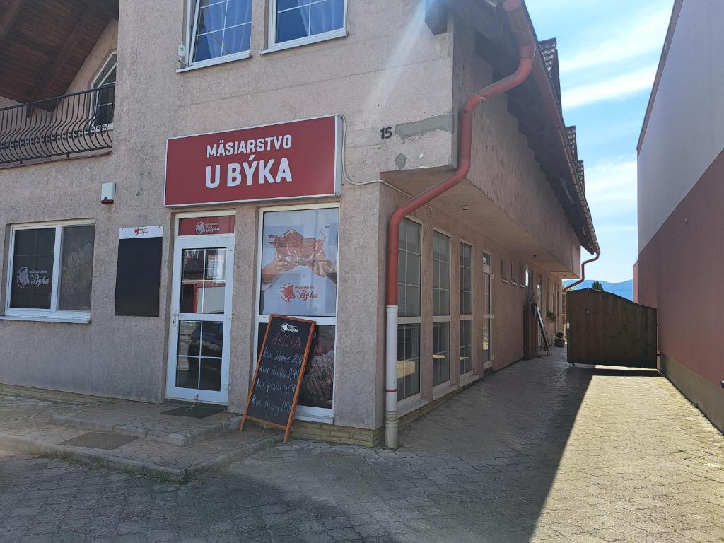 Budova, v ktorej sa apartmán nachádza