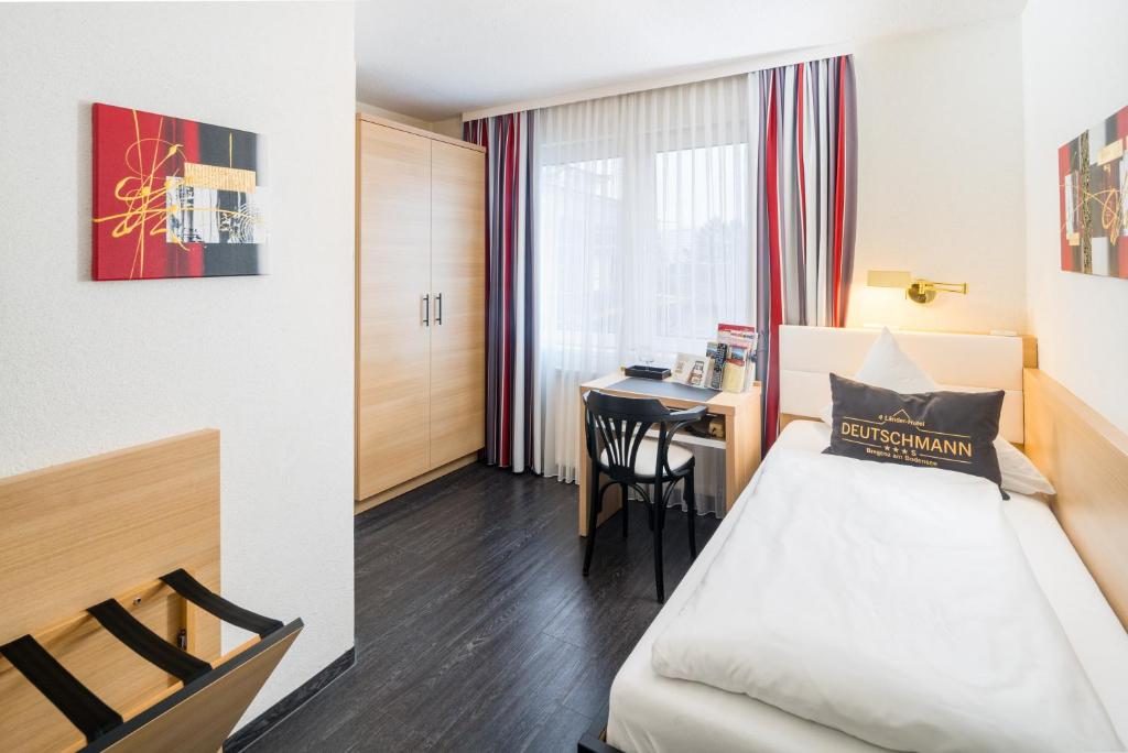 Postel nebo postele na pokoji v ubytování 4-Länder-Hotel Deutschmann