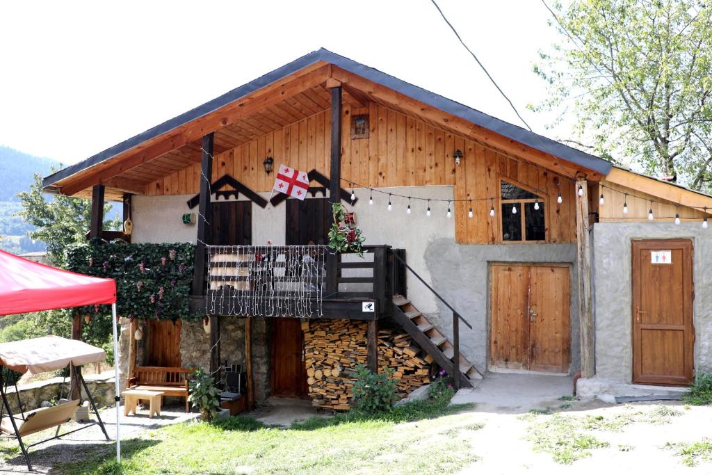Edifici on està situat l'hostal o pensió