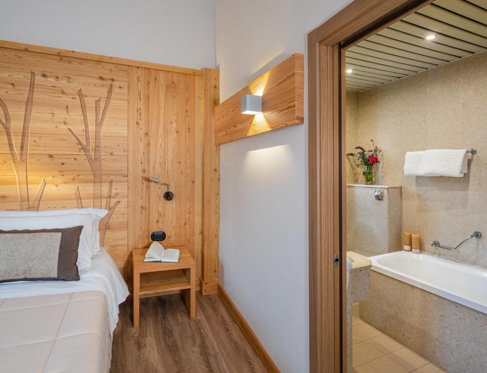 Postel nebo postele na pokoji v ubytování Ovindoli Park Hotel & SPA