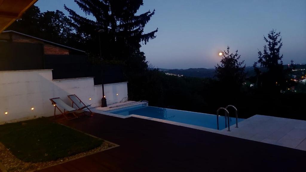 Bazén v ubytovaní ZAGREB HOUSE MEDVEŠČINA/WITH POOL alebo v jeho blízkosti