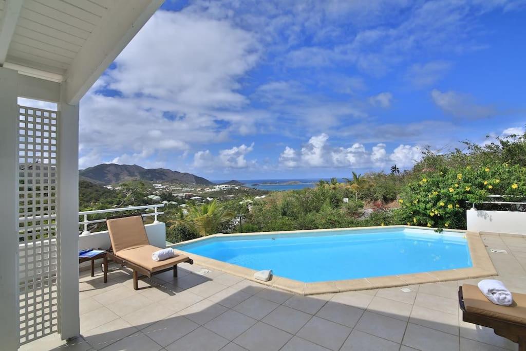 Басейн в или близо до 3 Bedrooms Villa JELUCA Beautiful and spacious with swimming pool & sea View - ORIENT BAY