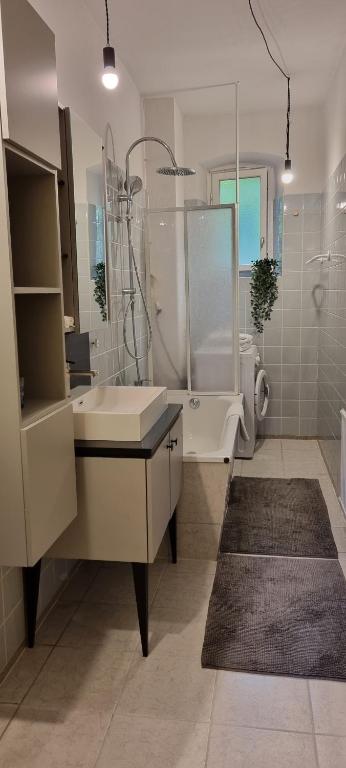 Ein Badezimmer in der Unterkunft Drachenburg