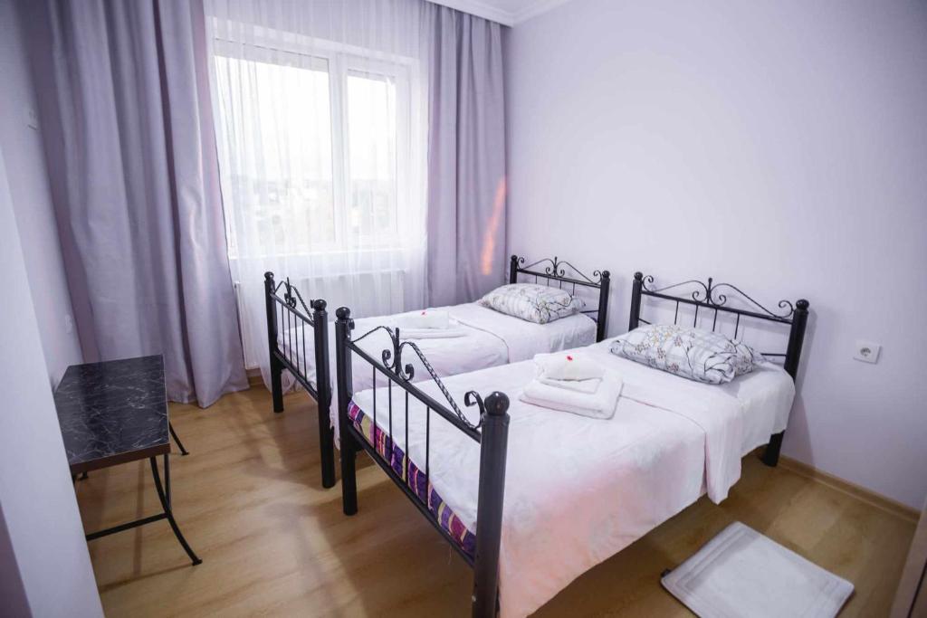 Postel nebo postele na pokoji v ubytování Apartment Kutaisi 248