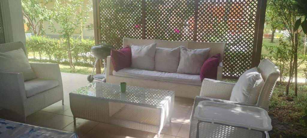 Posezení v ubytování Triblex Villa I Private Beach I Walking Distance to the Sea 300 meters