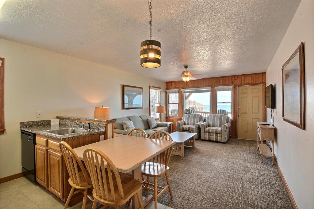 Hotel Oceanfront King Suite with Bunks 318, Buxton, USA