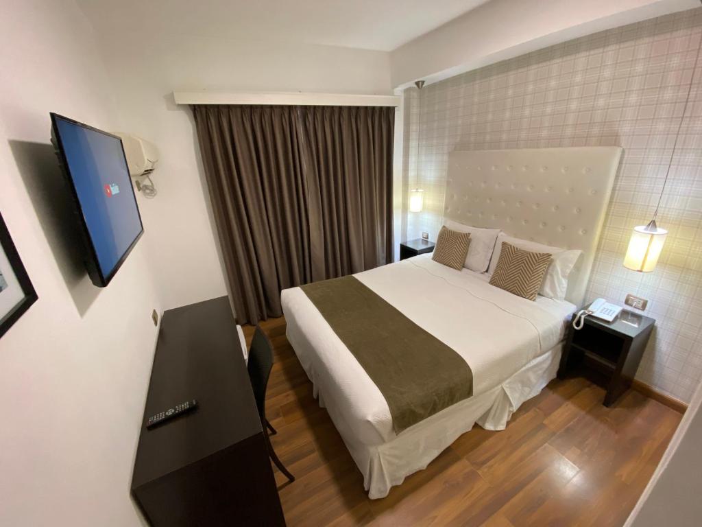 Postel nebo postele na pokoji v ubytování Hotel Alvear