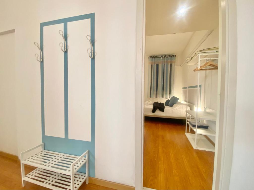 Kuchyňa alebo kuchynka v ubytovaní Mazzini 12, Elegant Central Apartment with Free Private Garage 800 m, Air Conditioning, Wi-Fi, Just 100 m from the Public Beach