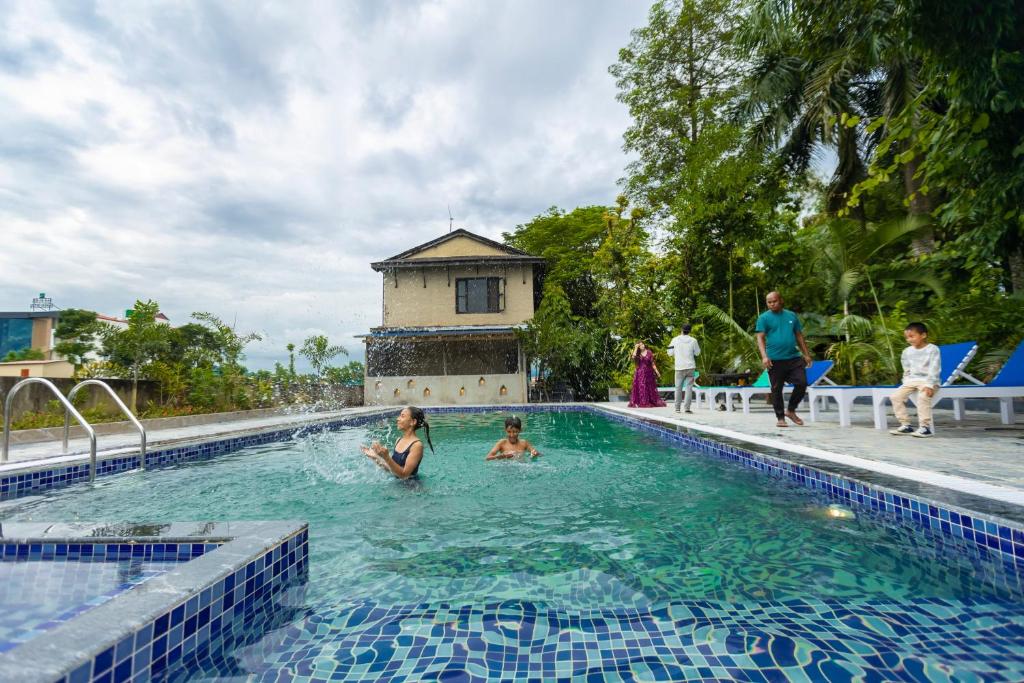 Piscina di Hotel Parkside & Swimming Pool-Between Greenery and Azure ,Your Perfect Retreat o nelle vicinanze