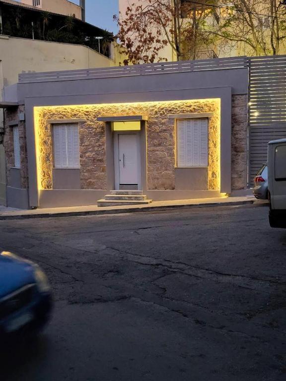 Το κτήριο όπου στεγάζεται  το διαμέρισμα