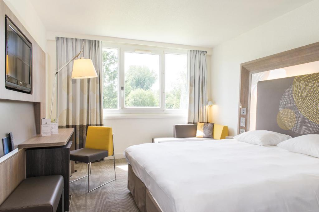 Novotel Le Mans - Family Room With Sofa