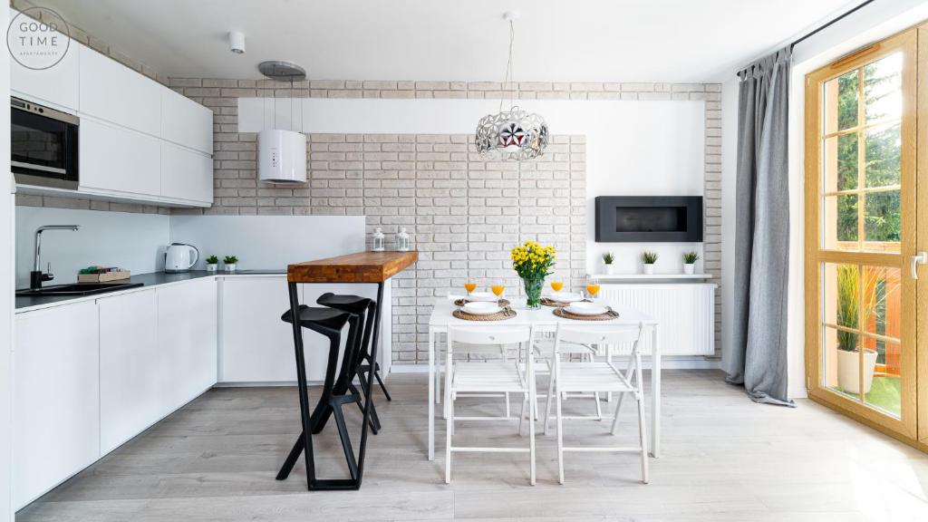 Η κουζίνα ή μικρή κουζίνα στο Apartamenty Good Time - Malownicze Osiedle Podgórze