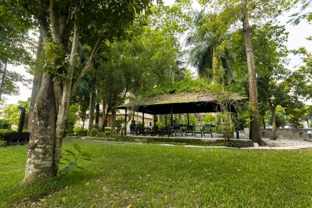 Giardino di Hotel Parkside & Swimming Pool-Between Greenery and Azure ,Your Perfect Retreat
