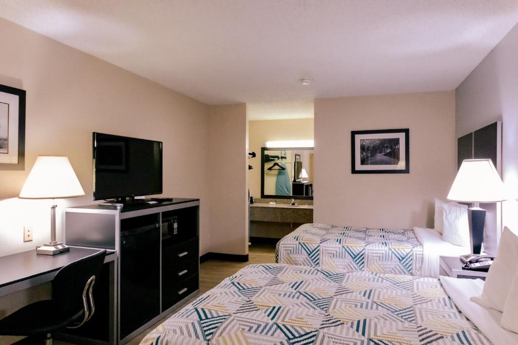 En eller flere senger på et rom på Motel 6 Nacogdoches, TX