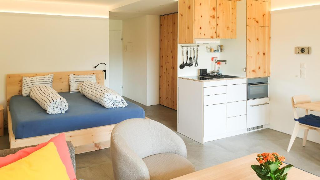 Kuchyň nebo kuchyňský kout v ubytování Modernes Alpenstudio mit Bergblick, Pool und Sauna