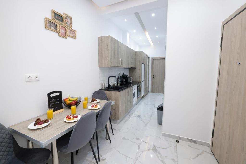 Kuchyň nebo kuchyňský kout v ubytování Apollo 2 bd Jacuzzi Suite