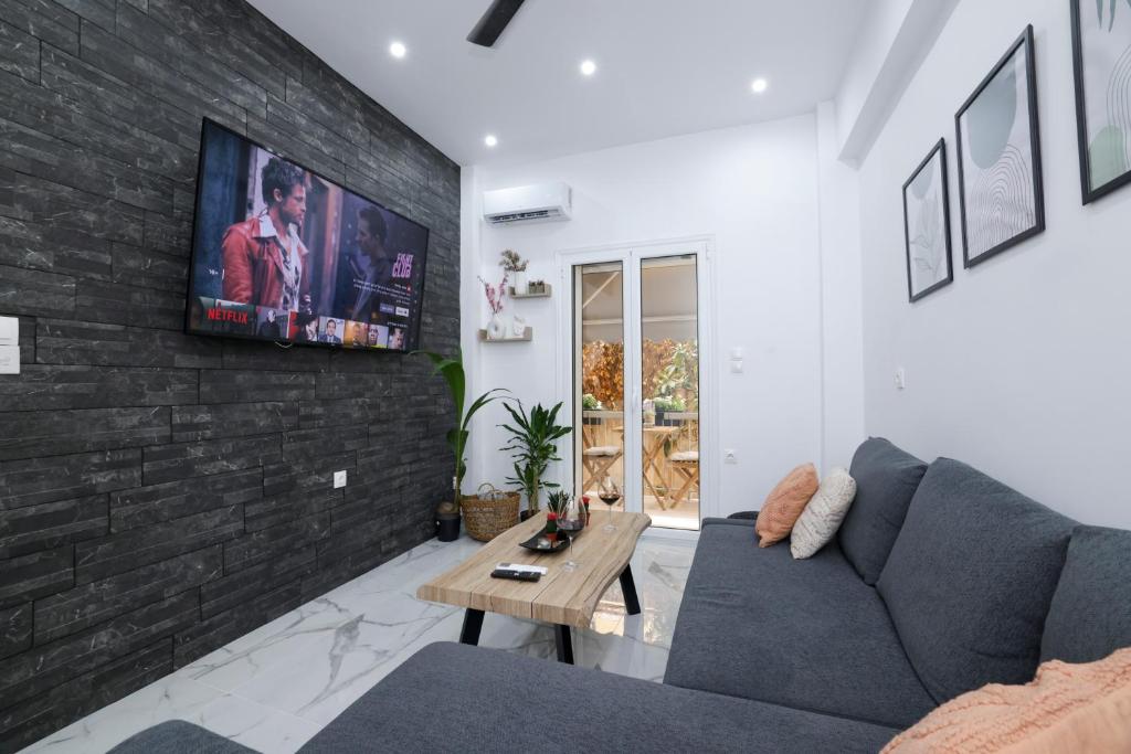 TV a/nebo společenská místnost v ubytování Apollo 2 bd Jacuzzi Suite