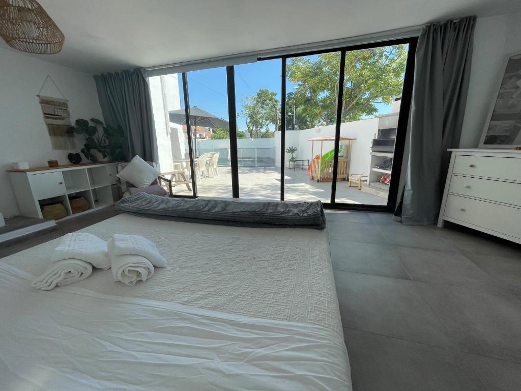 a bedroom with a large bed with towels on it at MEDITERRANEAN HOUSE - Habitaciones Privadas en Casa Compartida in Mairena del Aljarafe