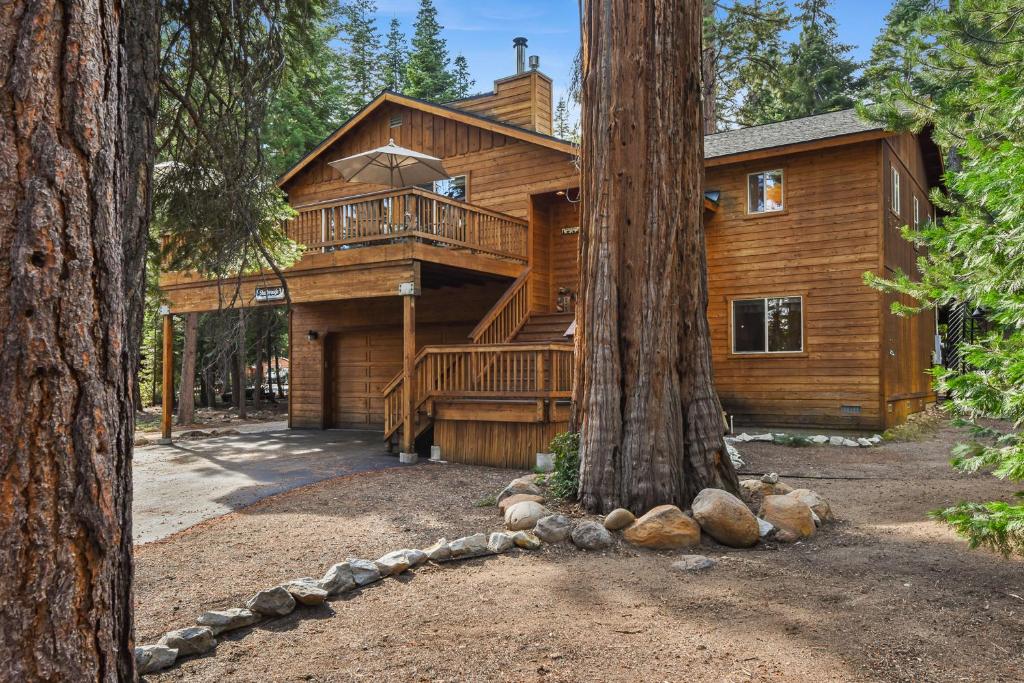 Cottonwood Place Luxury Home Hot Tub, Dog Friendly, Tahoe Vista