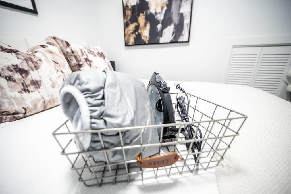 Fotografie z fotogalerie ubytování Luxury Stylish Home, Walk to Falls, Fire Pit&More v destinaci Niagara Falls