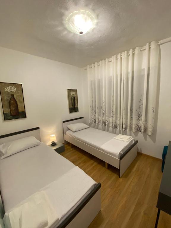 Central Urban Blloku Apartment - Imazhi 2