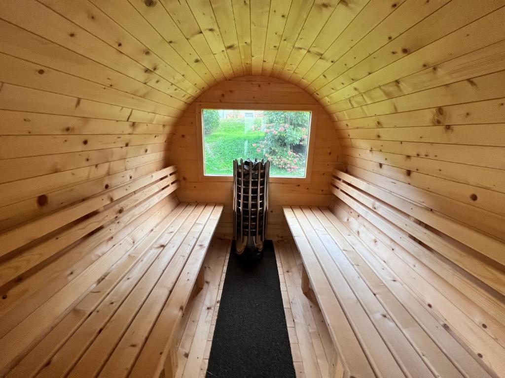 Kép Ferienwohnung Steinbock Terrasse, Gartensauna, Garten, Grillplatz szállásáról Stummban a galériában