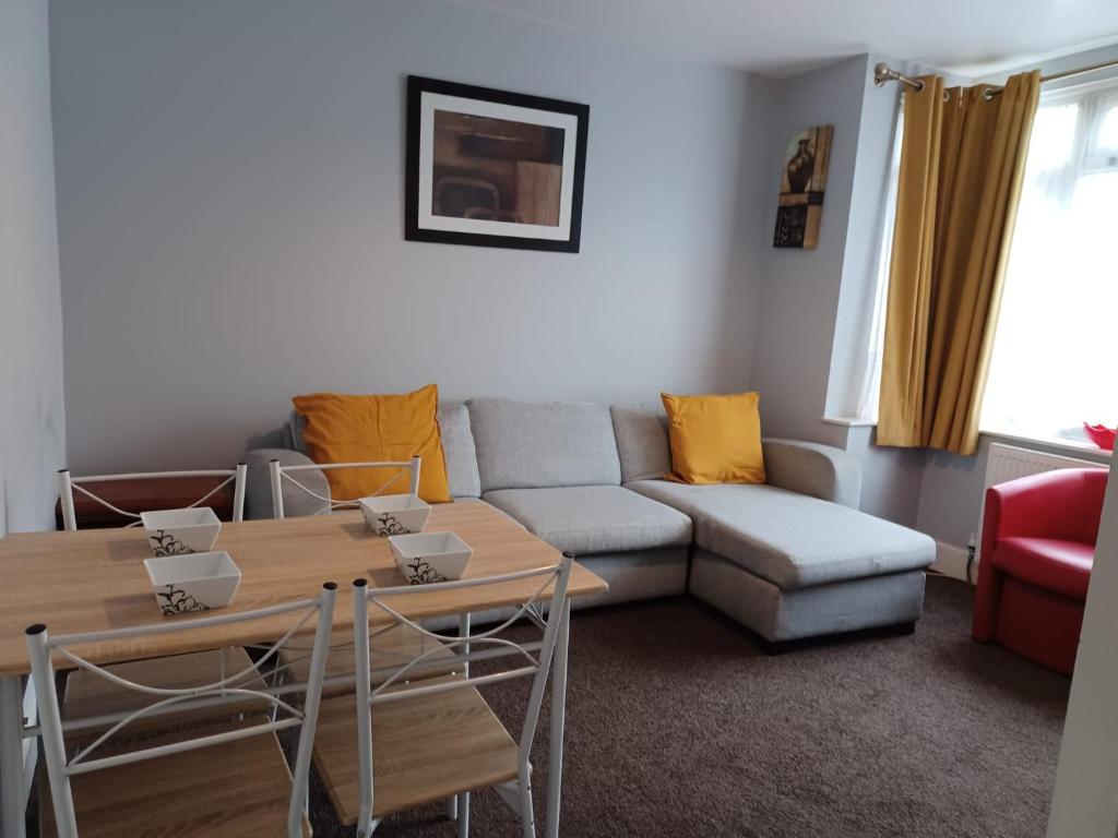 a living room with a couch and a table at Ferndale Place - Huku Kwetu Luton- Spacious 4 Bedroom Suitable & Affordable Group Accommodation - Business Travellers in Luton