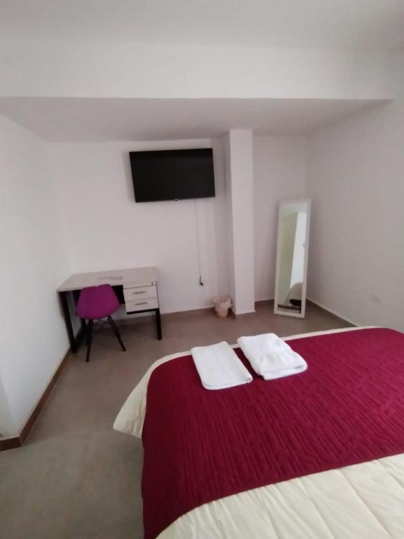 Postel nebo postele na pokoji v ubytování HOSTAL VERONA